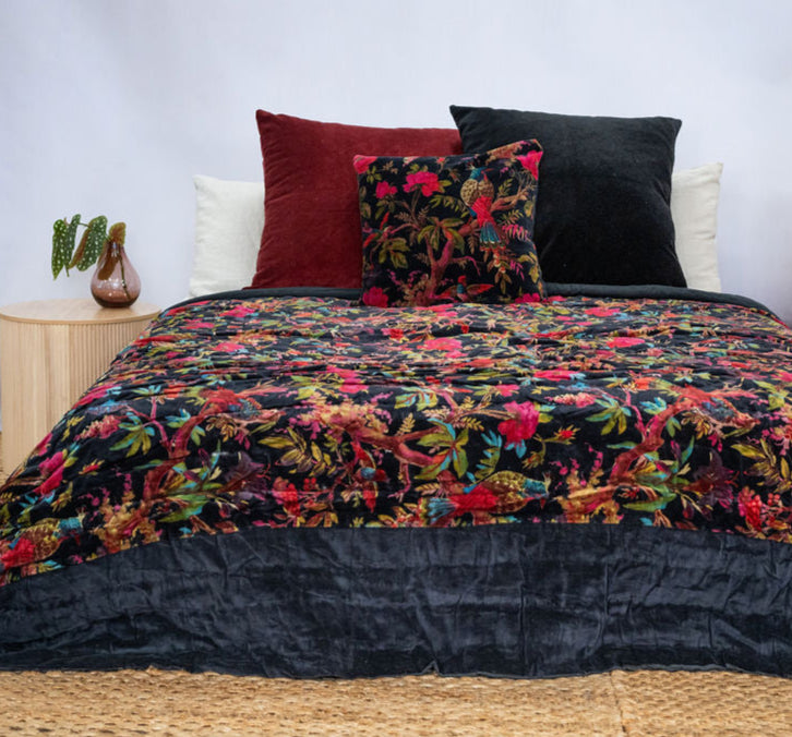 Velvet Garden Bird Quilt – Luxurious Comfort Meets Bold Beauty