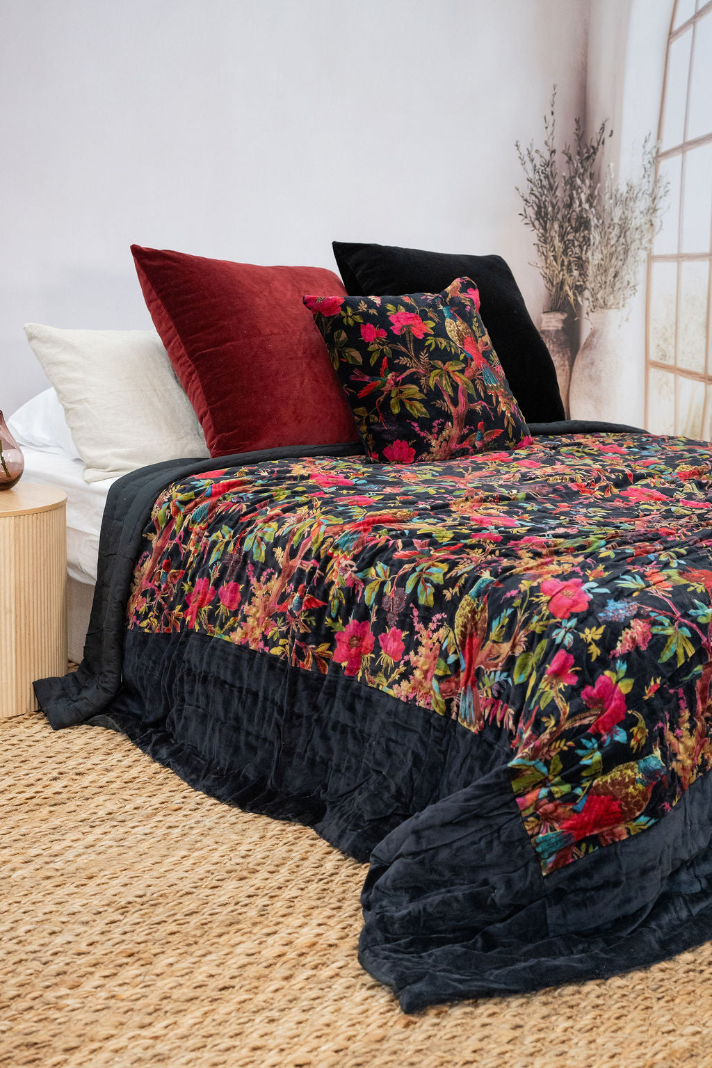 Velvet Garden Bird Quilt – Luxurious Comfort Meets Bold Beauty
