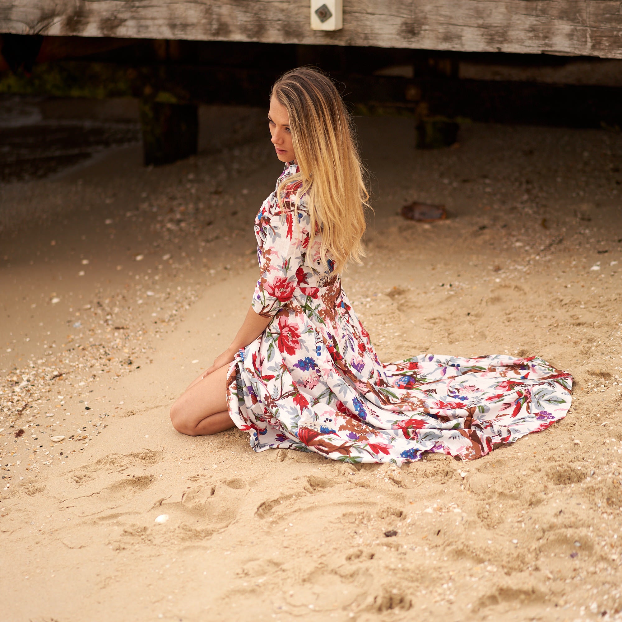 Relaxed fit cotton maxi dress, nature-inspired summer outfit
Bird print beach dress, breathable cotton for warm climates
Bohemian bird print maxi dress, flowy and lightweight styling