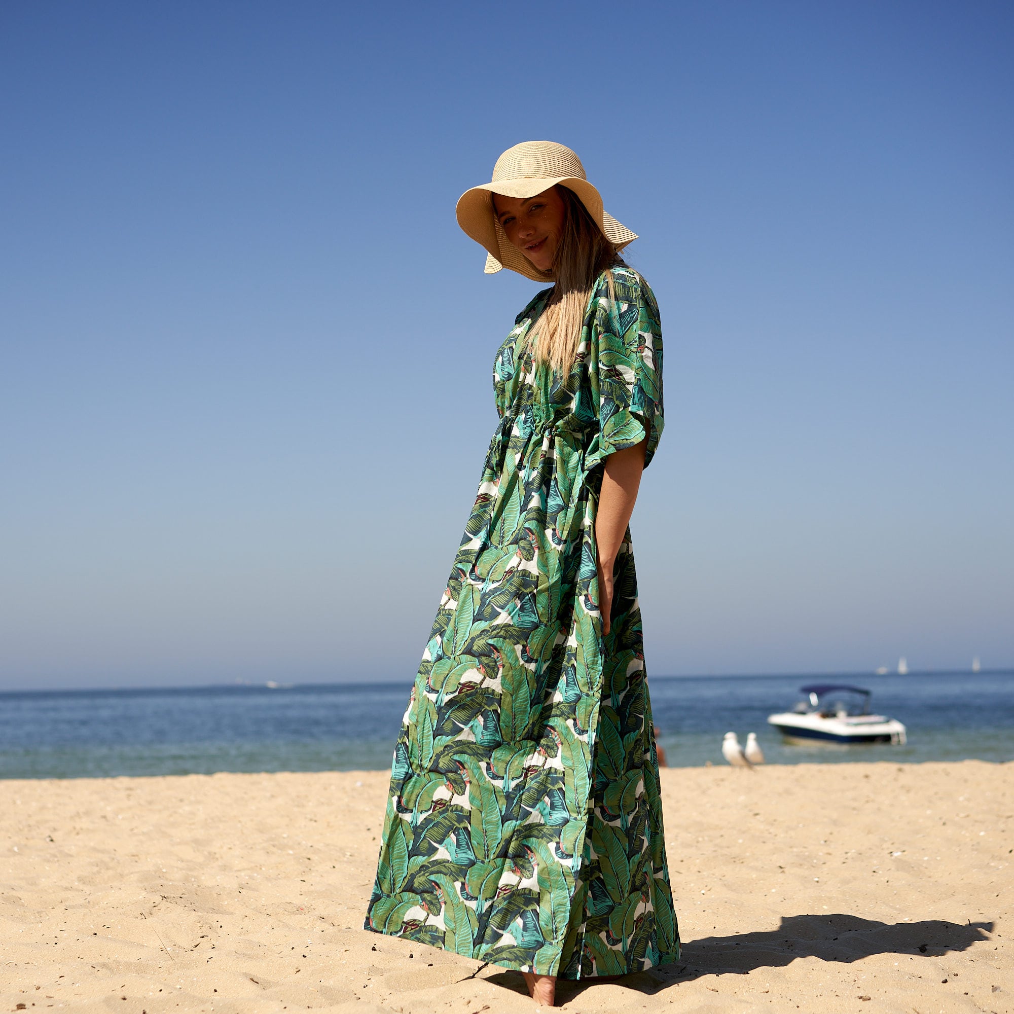 Jungle inspired beach kaftan dress for vacation wardrobe
Oversized cotton kaftan dress for resort wear styling
Tropical vacation kaftan dress for European summer outfits
Soft breathable cotton jungle kaftan for travel fashion