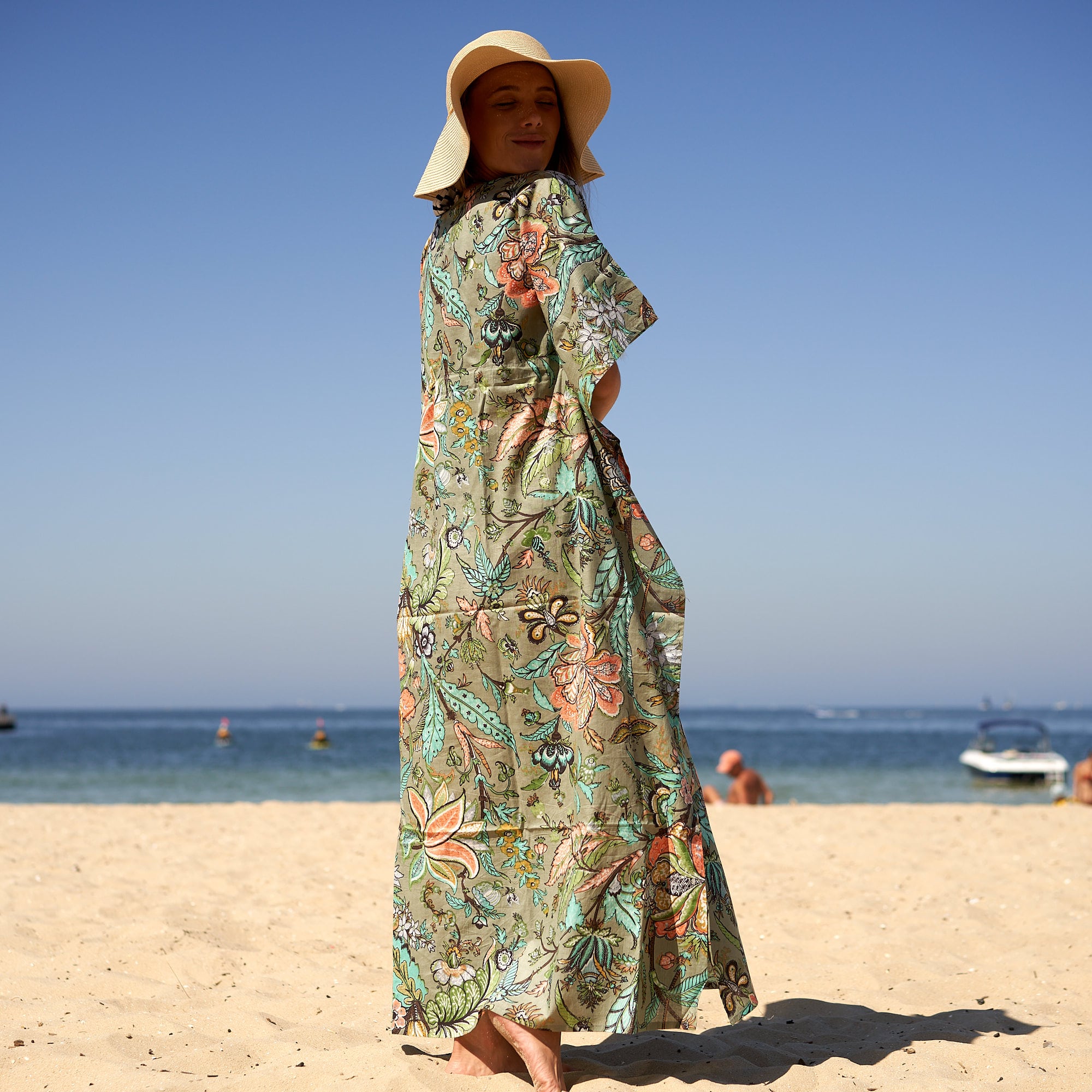 White boho kaftan maxi dress for summer styling
Luxury cotton beach cover up kaftan women outfit
Floral resort kaftan dress for European summer fashion