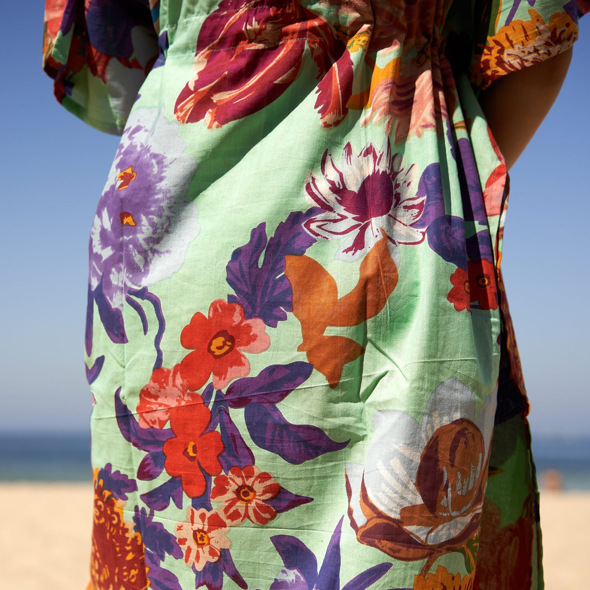 Ocean inspired floral kaftan dress European summer style
Oversized cotton kaftan vacation travel wardrobe piece
Soft breathable floral kaftan beachwear styling
Boho resort wear kaftan coastal chic aesthetic