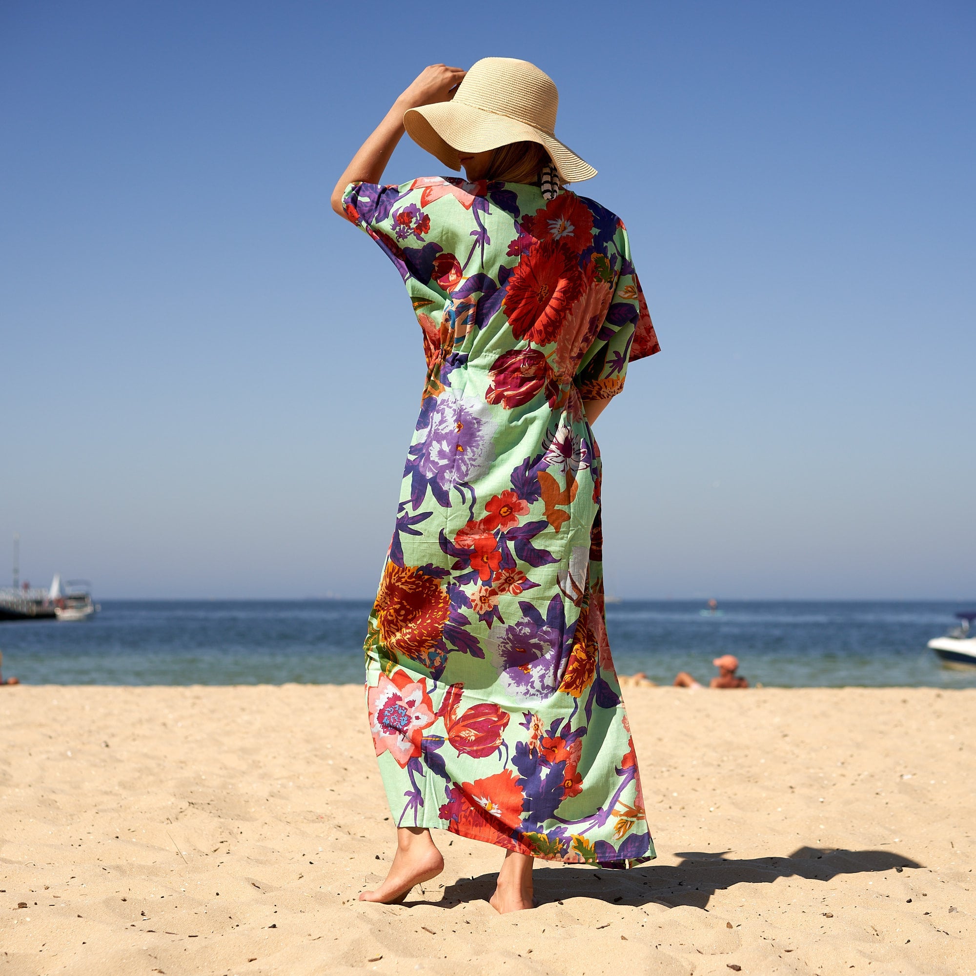 Artisan cotton floral kaftan tropical holiday outfit
Women’s ocean floral kaftan dress beach vacation wear
Relaxed cotton kaftan for resort fashion styling