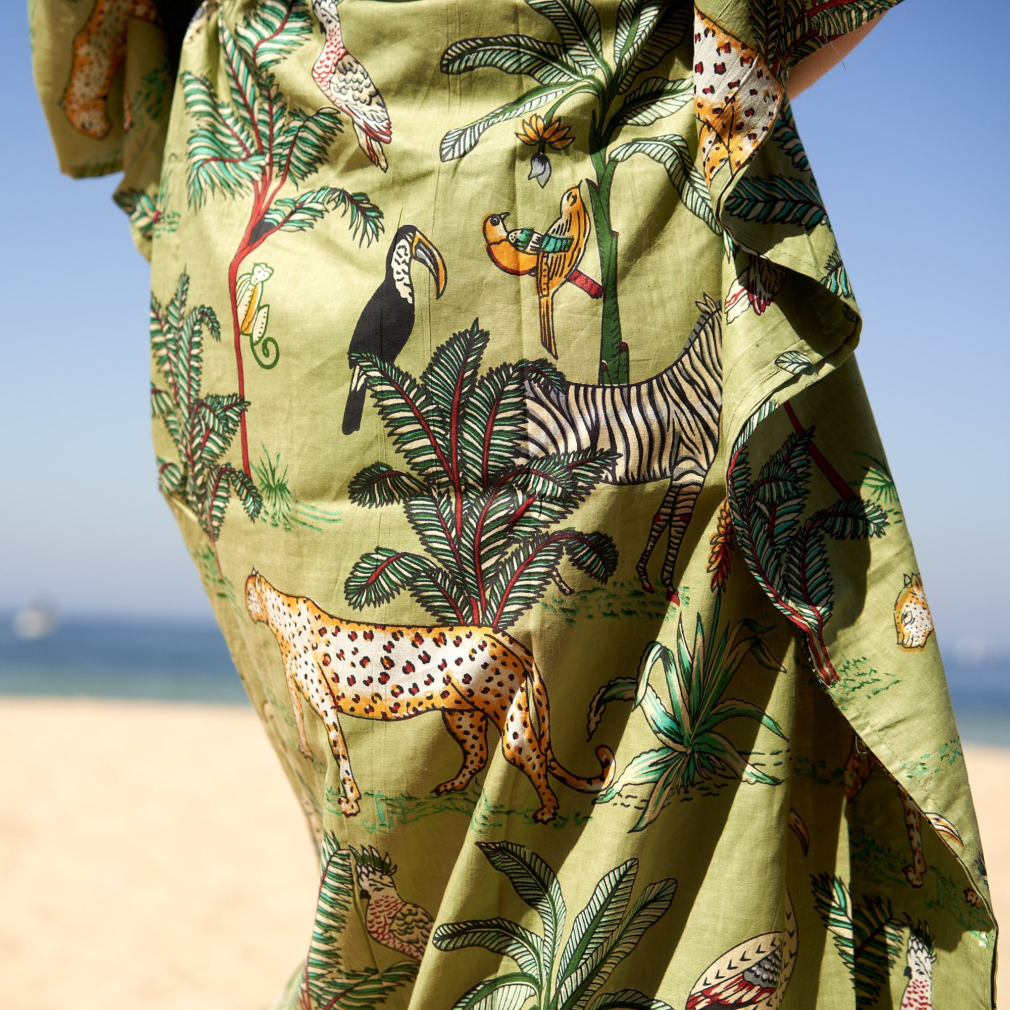 Women’s beach kaftan dress vacation outfit styling
Relaxed cotton kaftan for summer resort fashion