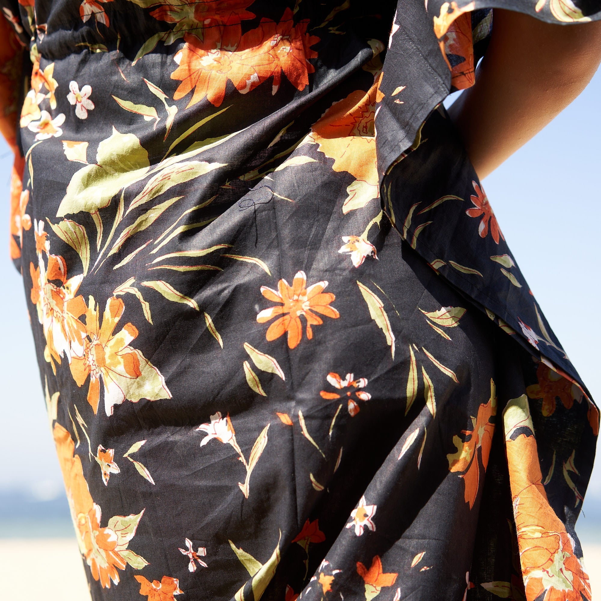 Artisan cotton floral kaftan tropical holiday look
Women’s beach kaftan dress vacation styling outfit
Relaxed cotton wildflower kaftan summer fashion