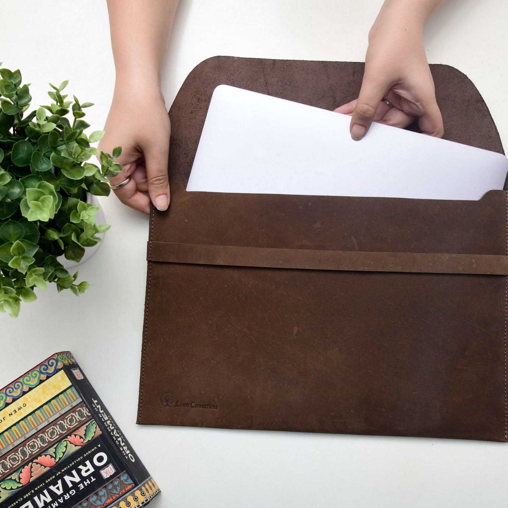 Handmade Leather Macbook sleeve - Elegant Look