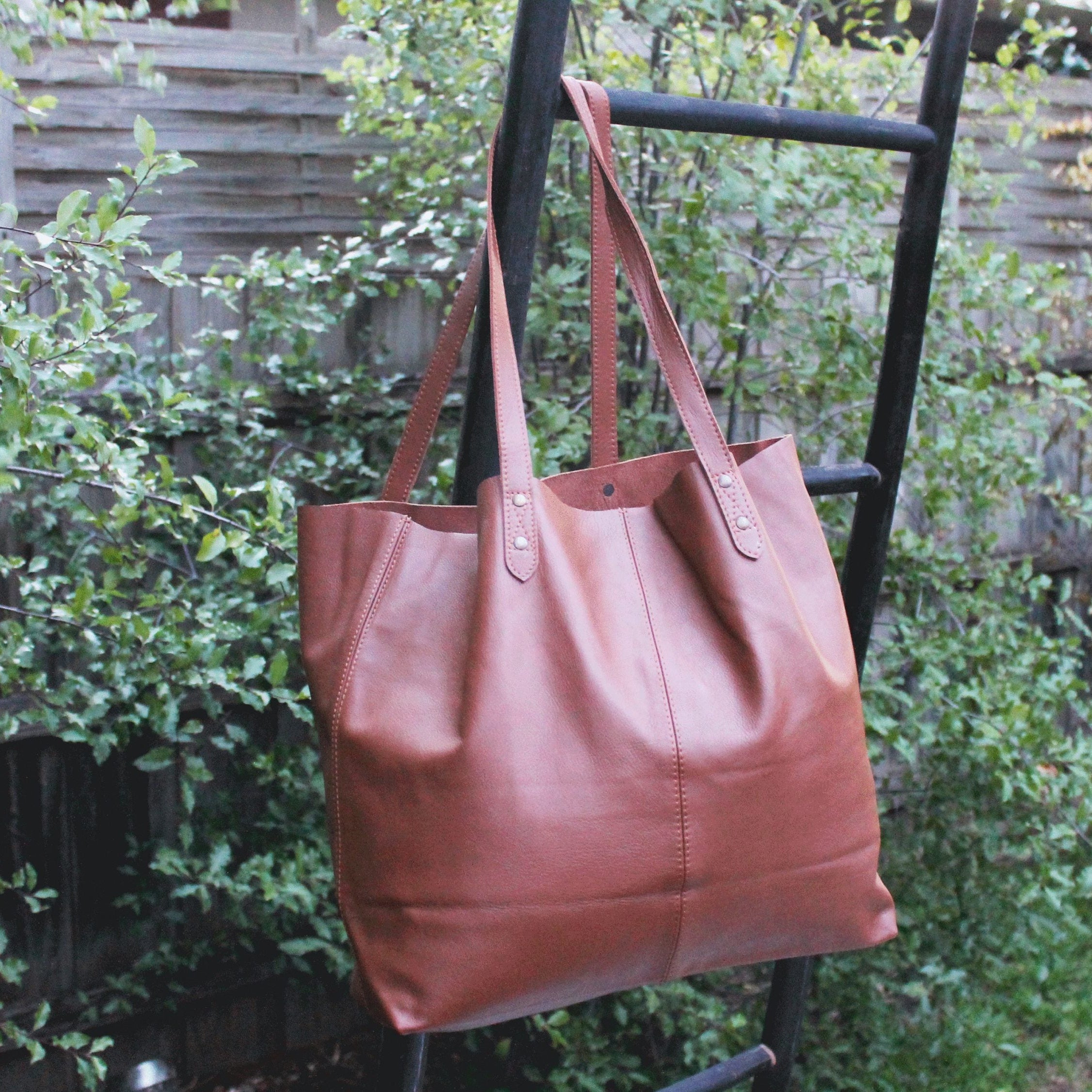 Leather tote bag - Timeless Tote Elegance