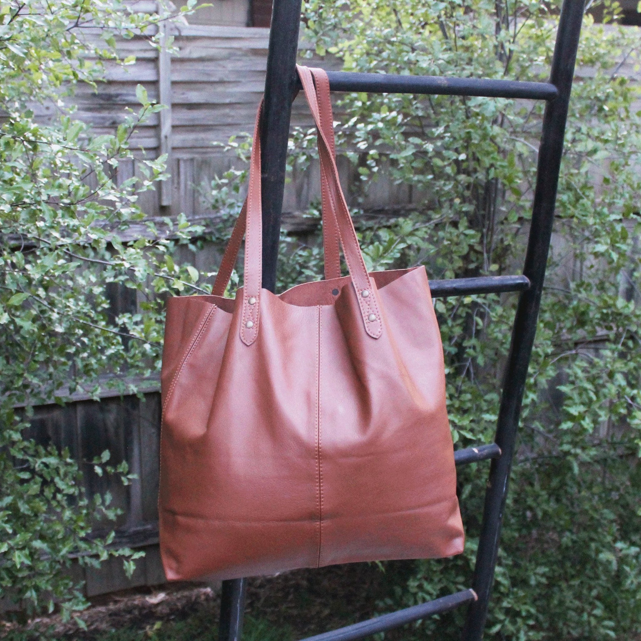 Leather tote bag - Timeless Tote Elegance