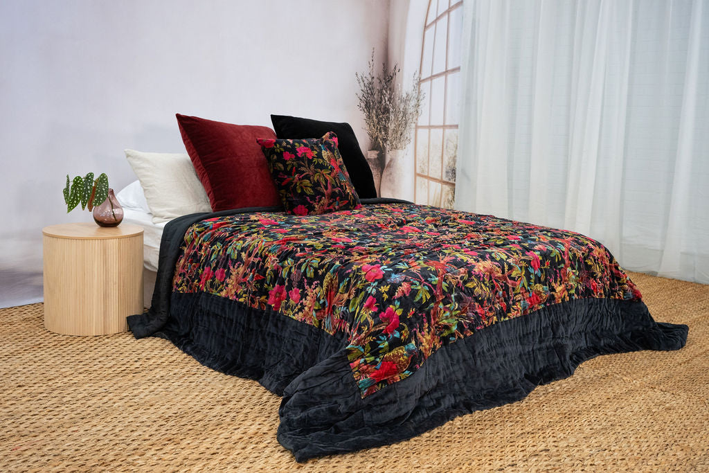 Velvet Garden Bird Quilt – Luxurious Comfort Meets Bold Beauty