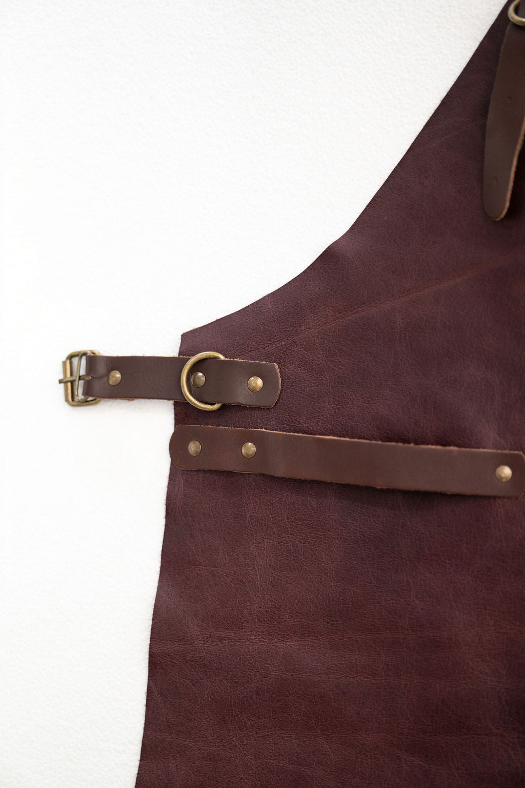 Stylish espresso brown leather apron with adjustable straps for professionals