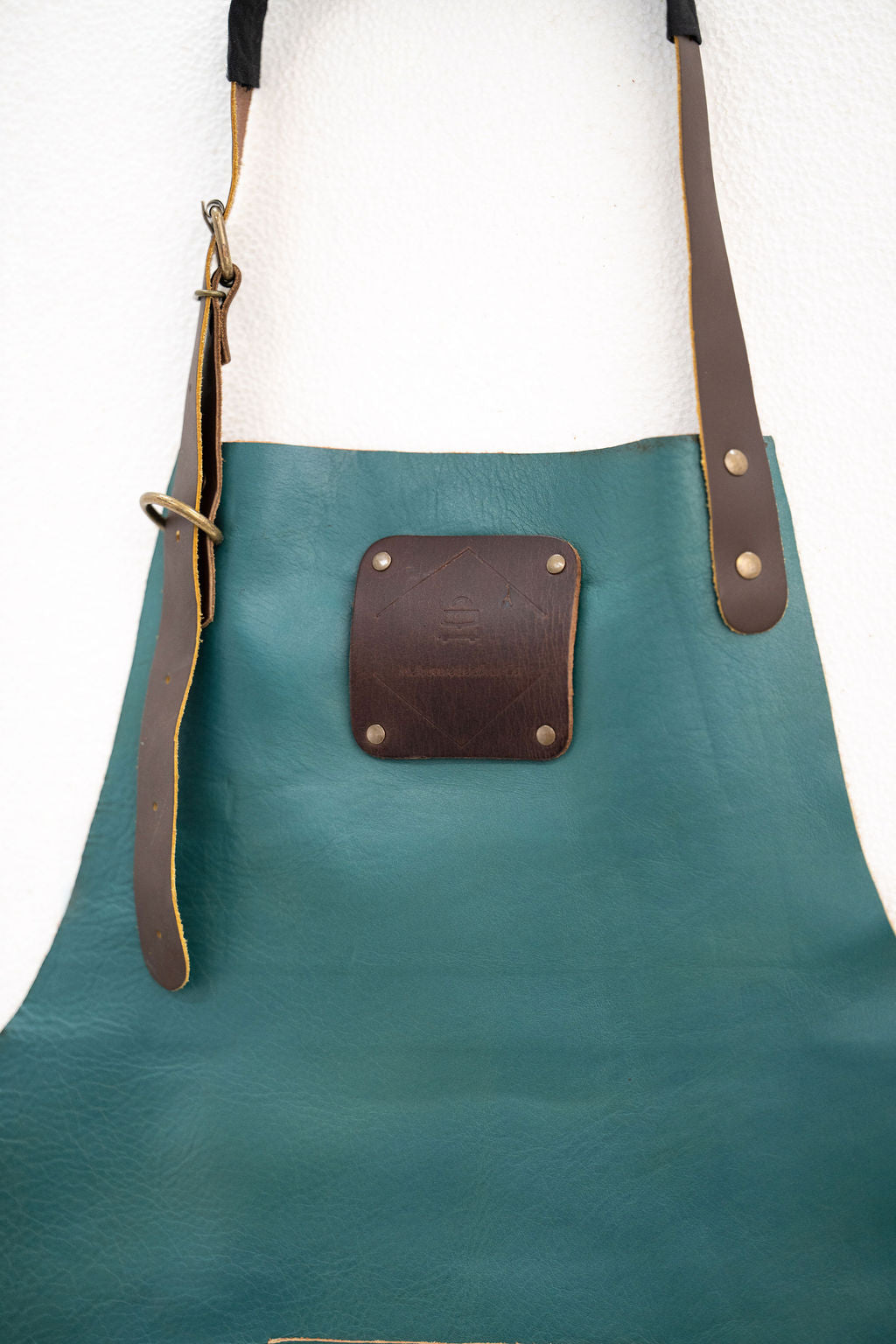 Stylish ocean teal leather apron with adjustable straps for professionals