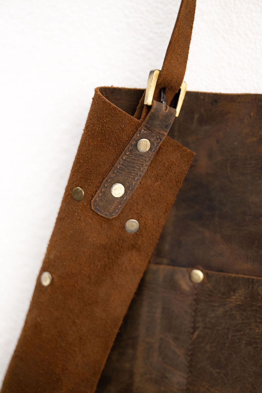 Heavy duty brown leather apron with pockets for chef kitchen uniform
