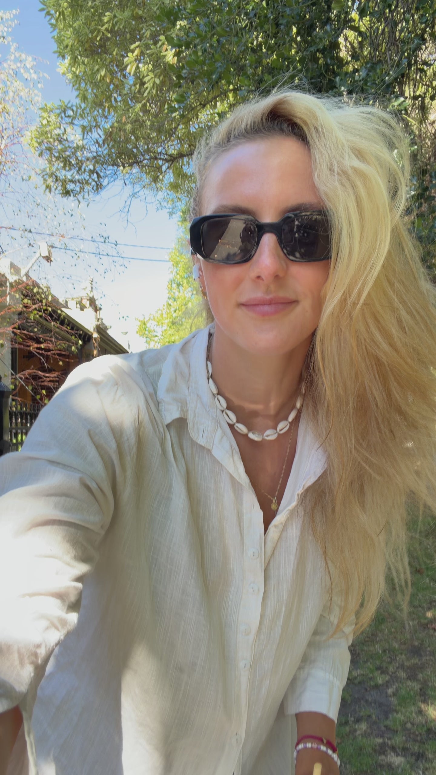 Premium tropical beachwear inspired by modern resort dressing
Handcrafted cotton holiday wrap for relaxed luxury travel looks
Elegant beach cover up for women’s destination wardrobes
Contemporary cotton pareo for tropical resort escapes