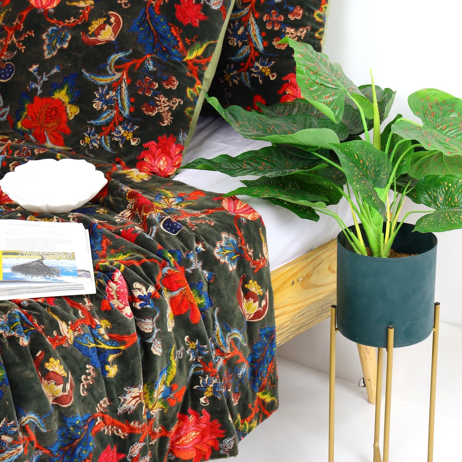 Velvet Floral Kantha Quilt - Harmonie