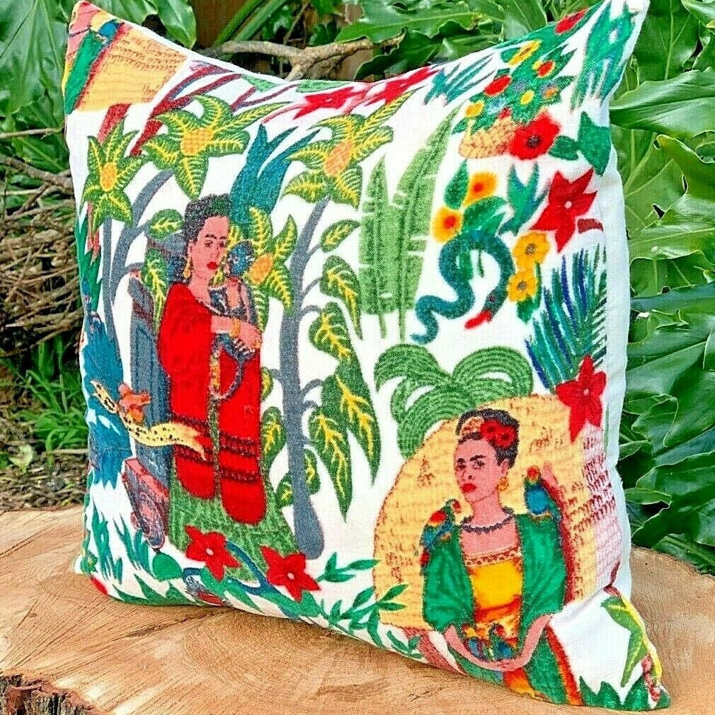 'La Cultura de Frida' 100% Cotton Velvet Cushion Cover